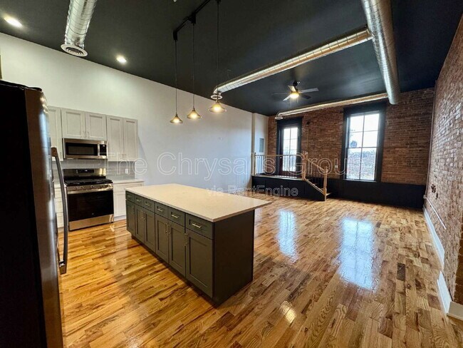 Building Photo - 209 W Main St