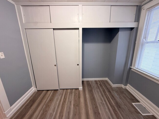 Building Photo - 6 W 30th St