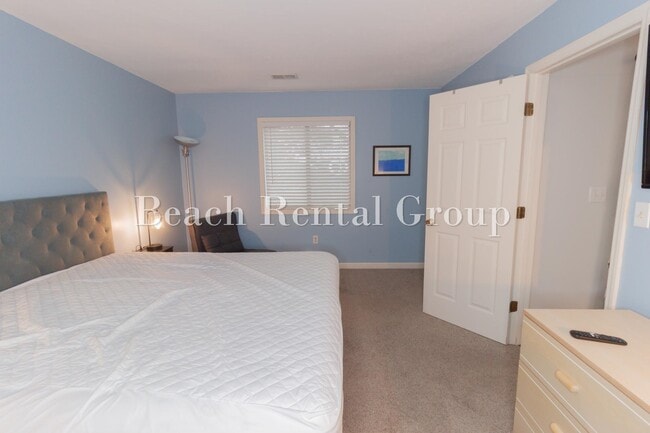 Building Photo - 4109 Pinehurst Cir