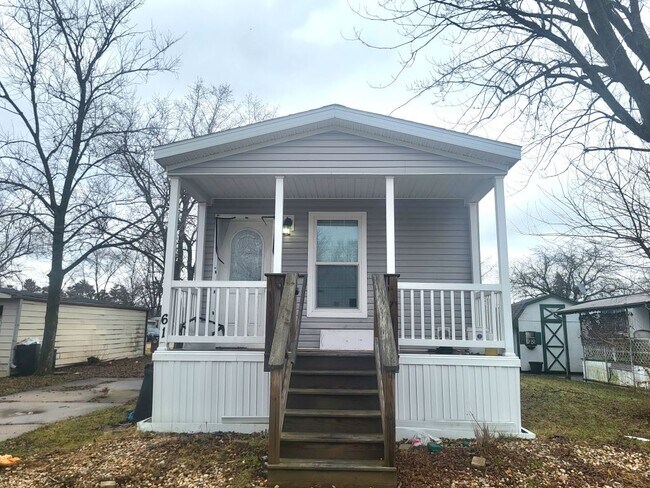 Building Photo - 61 Meadowlark Ln