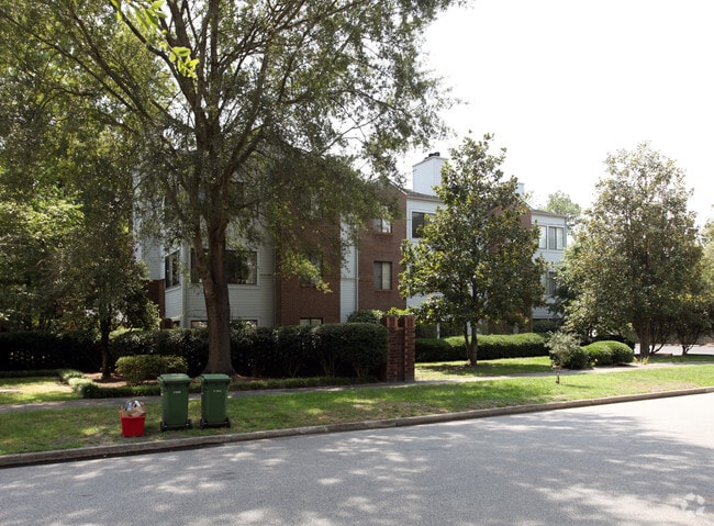 Primary Photo - Hawthorne Court