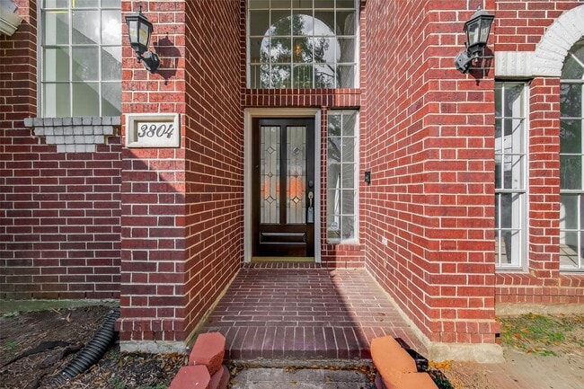 Building Photo - 3804 Dunlavy Dr