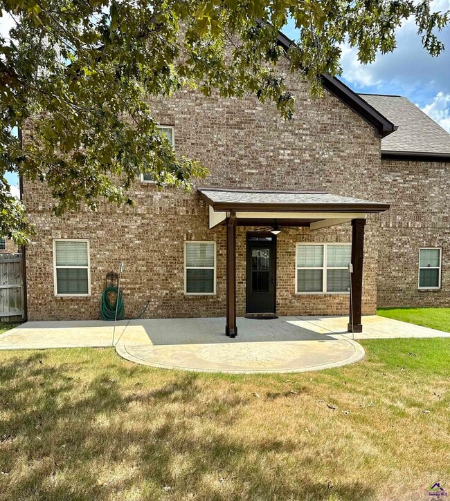 Building Photo - 121 Hawks Tail Dr
