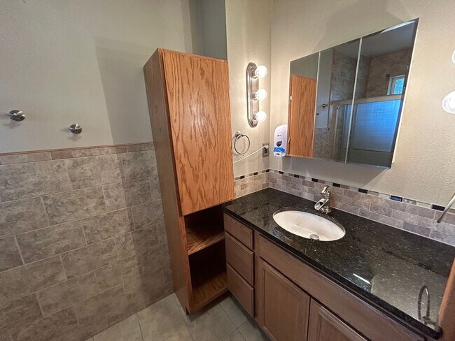 Building Photo - Charming 4 Bed, 1 Bath Home in Spokane Val...