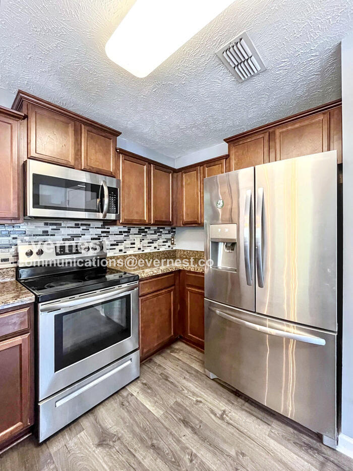 Building Photo - 441 Vailview Dr