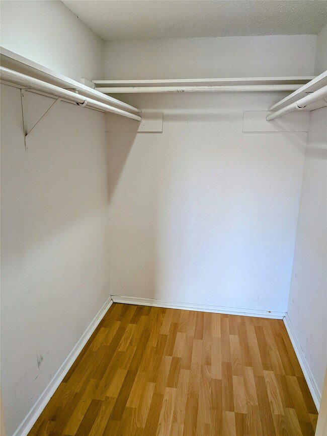 Building Photo - 10555 Turtlewood Ct