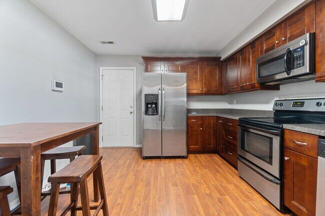 Building Photo - 1128 Grandy Ct