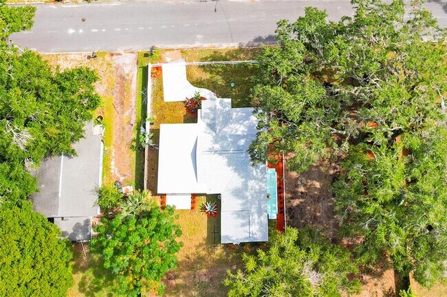 Building Photo - 245 S Rhodes St