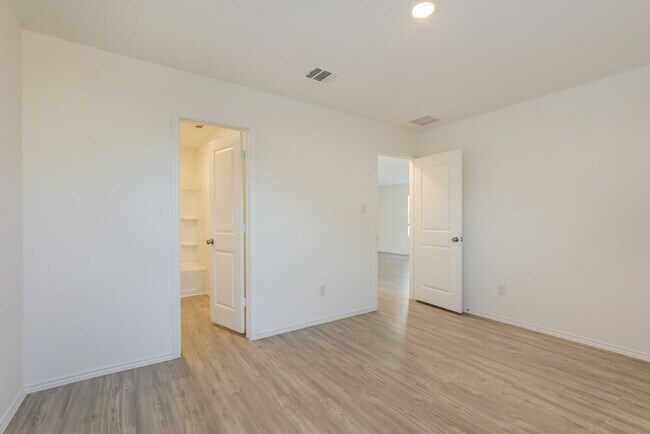 Building Photo - 10515 McClintock Dr