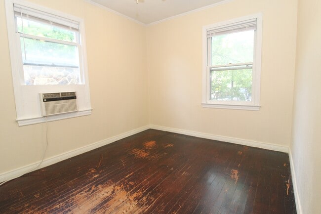 Building Photo - 613 Reagan St