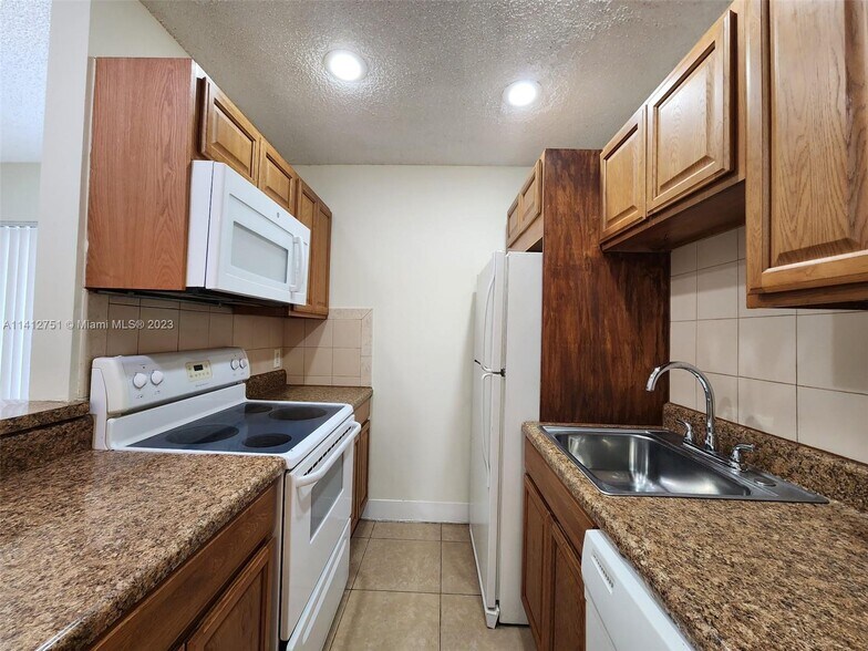 Building Photo - 6 Crossings Cir