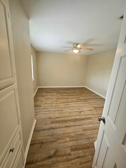 Building Photo - 6004 Auburndale Ave