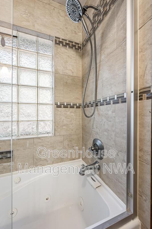 Building Photo - 8984 Falls Hollow Rd