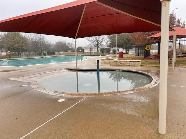 Building Photo - 711 Rolling Oak Dr