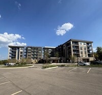 Building Photo - 334 W Diehl Rd