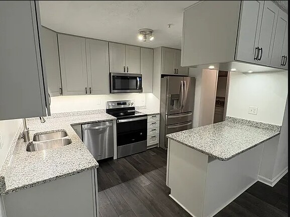 Building Photo - 305 Mount Royal Ave