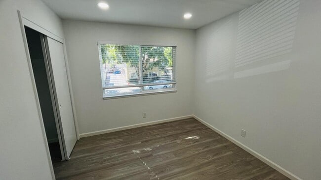 Building Photo - 1139 Ayala Dr
