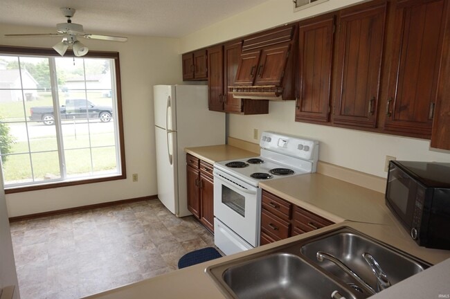Building Photo - 10623 Oak Valley Rd