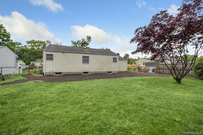 Building Photo - 22 Heath Ln