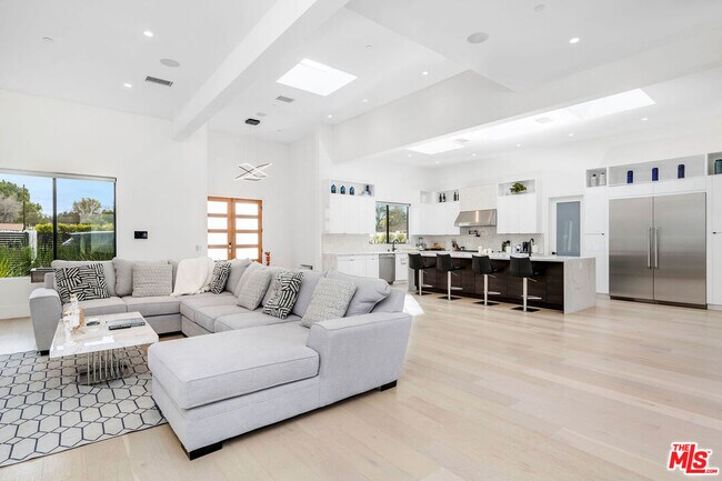 Building Photo - 22931 Dolorosa St