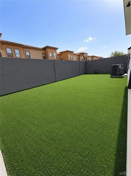 Building Photo - 2802 Stablewood
