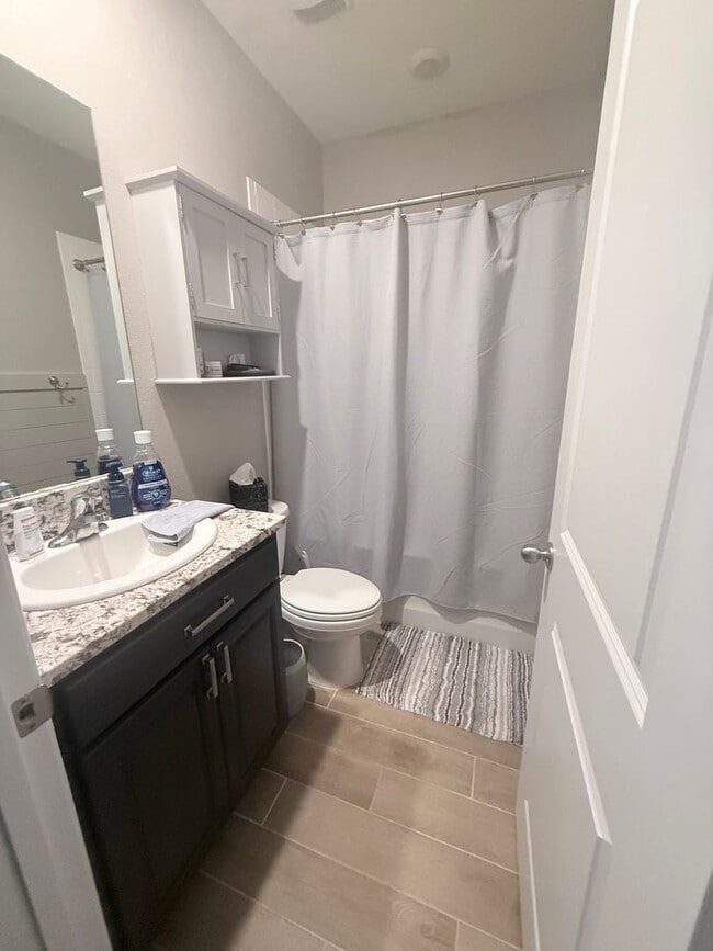 Building Photo - 4 Bedroom/3 Bath two-story home in Arbor Greens