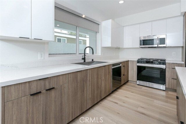 Building Photo - 10218 Fernglen Ave