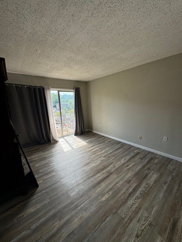 Building Photo - 1065 Carriage Cir