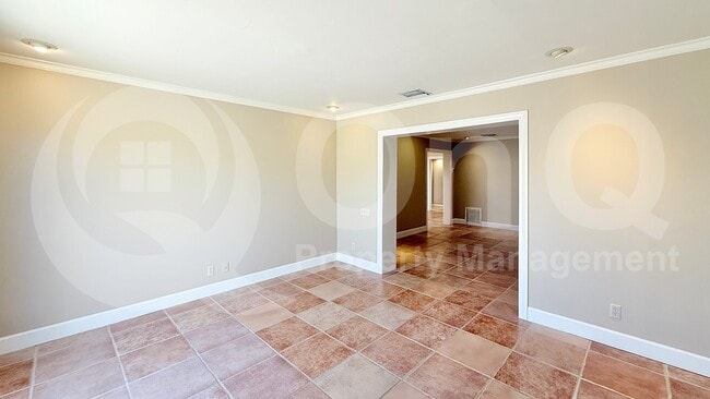 Building Photo - 3821 S Kenwood Ln