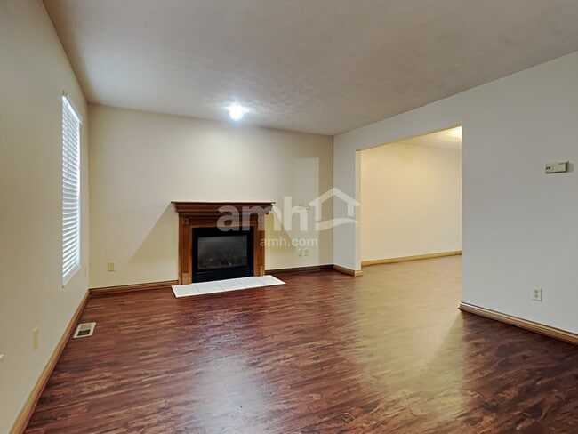 Building Photo - 2154 Canyon Ct