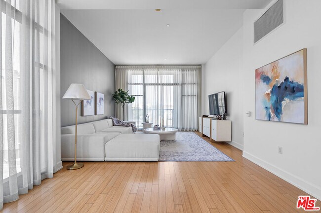 Building Photo - 3223 W 6th St