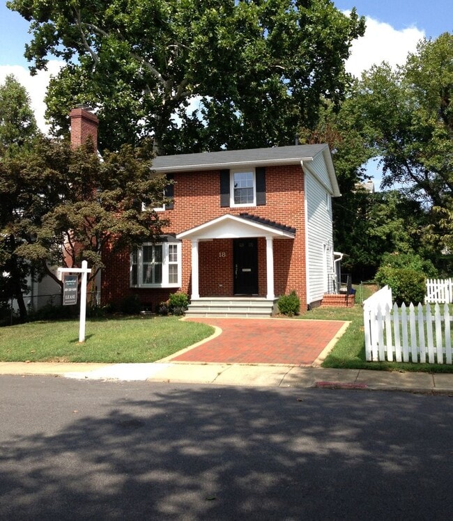 Primary Photo - Murray Hill renovated single family house