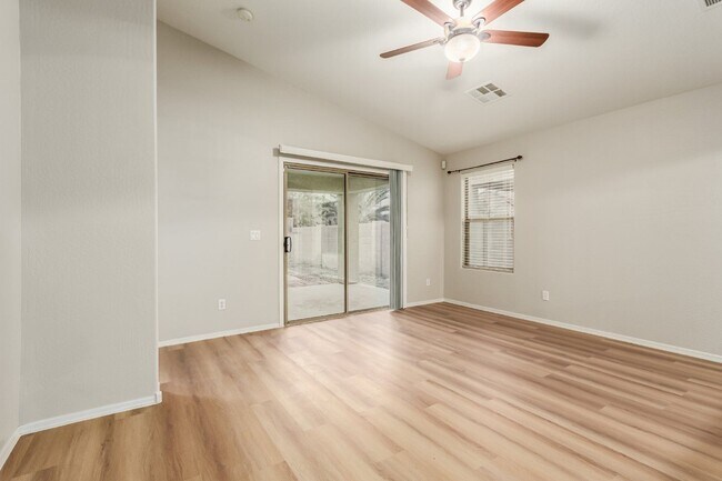 Building Photo - 25852 W Globe Ave