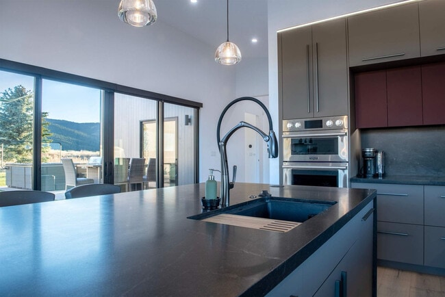 Building Photo - 779 Lucia Ln