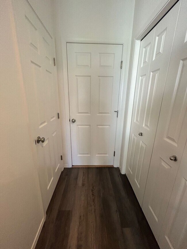 Building Photo - 3 Bedroom plus Loft For Rent! Victory Sout...