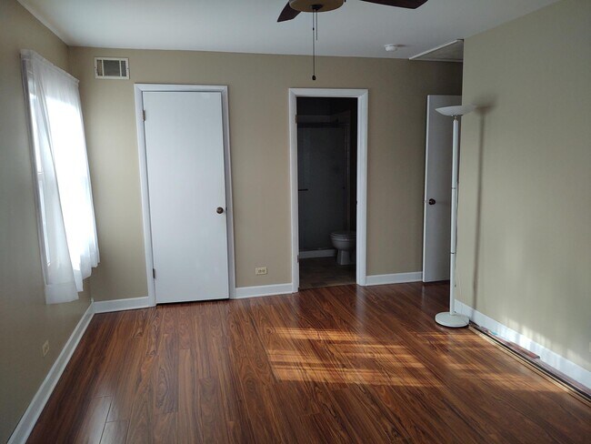 Master bedroom - 2600 Northampton Dr
