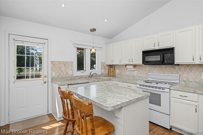 Building Photo - 35263 Kings Forest Blvd
