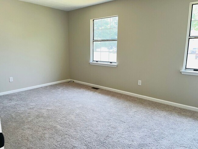 Building Photo - Location, location, location! Renovated townhome near Downtown Douglasville! Must See!