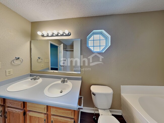 Building Photo - 8316 Crosser Dr