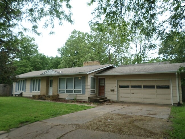Building Photo - Privacy Fence and a Garage!