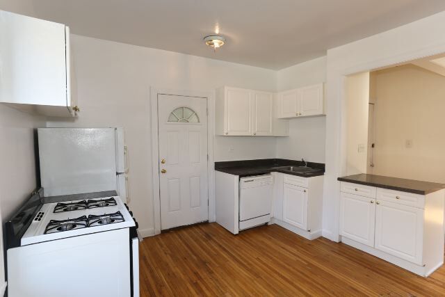Building Photo - 3731 N Pine Grove Ave
