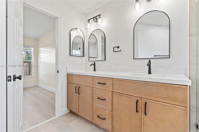 Building Photo - 9081 Lake Park Cir N