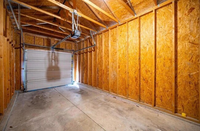 Building Photo - 2045 River Rock Way