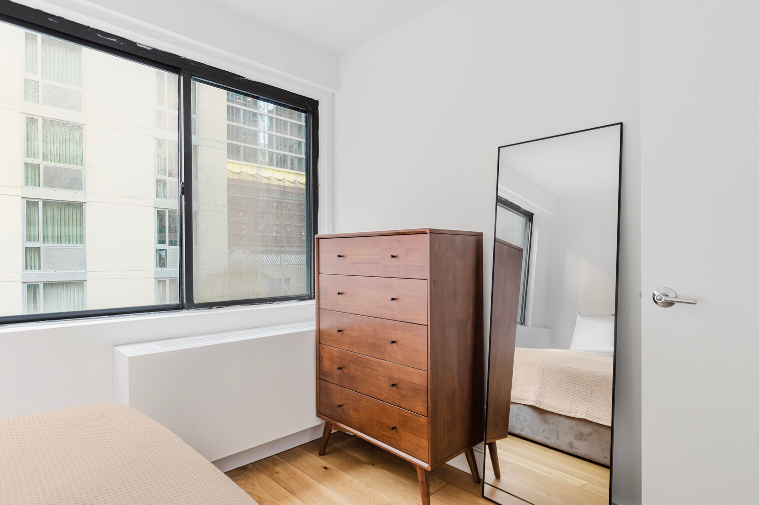 Building Photo - 230 E 44th St