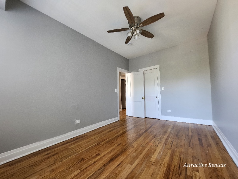 Building Photo - 610 E 71st St