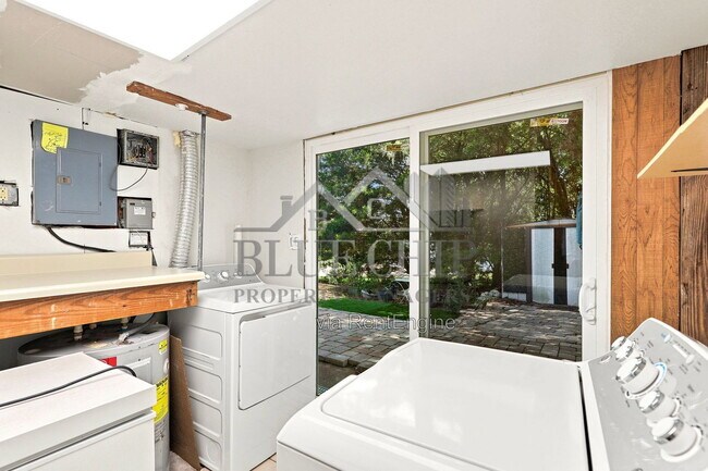 Building Photo - 6714 Nina Rosa Dr