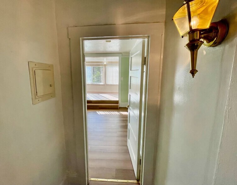 Building Photo - 475 Newton Ave