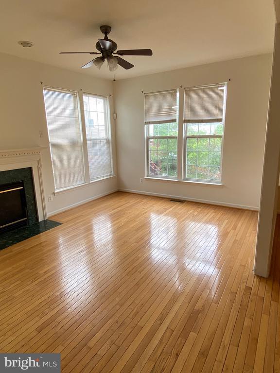 Building Photo - 2560 Belcroft Pl