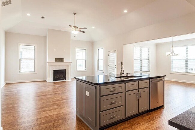 Building Photo - 499 Dogwood Valley Dr