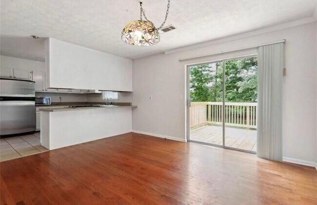 Building Photo - 3081 Brooks Dr